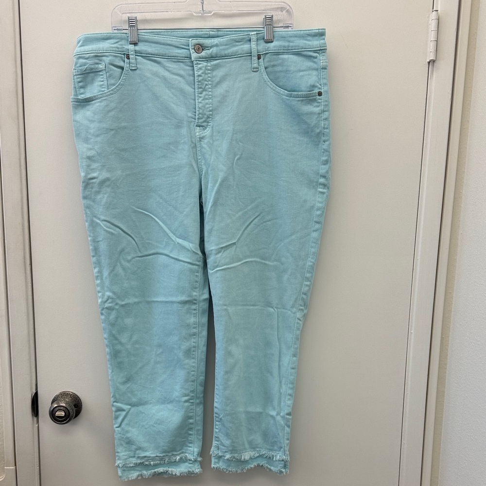 Chico's Soft Aqua Cropped Jeans Size 3 (16)